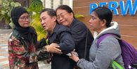 Ibu Siswa SMP yang Tewas Tersetrum Kabel AC Sekolah Menangis karena Polisi Batal Cek TKP