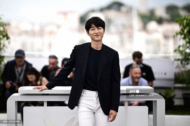 Aktor asal Korea Selatan Song Joong Ki menghadiri Festival Film Cannes 2023 untuk memperkenalkan filmnya Hwa-Ran atau Hopeless di Cannes, Perancis, pada 25 Mei 2023.