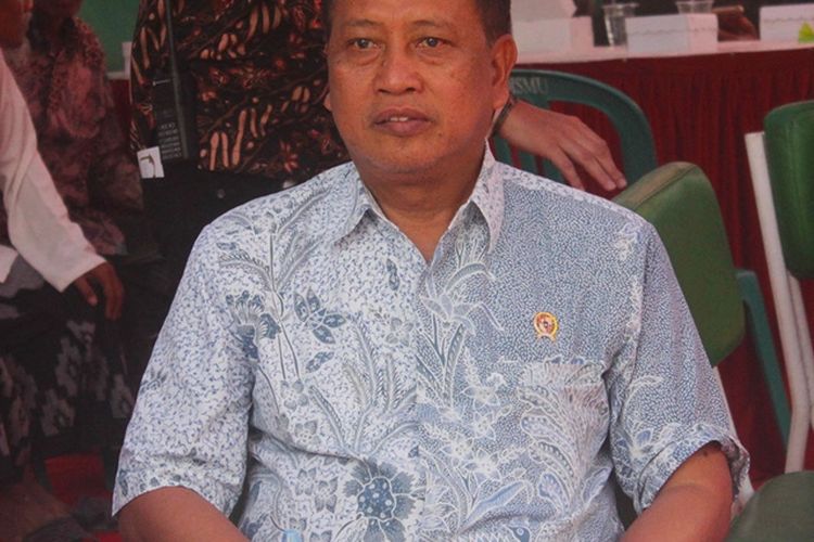 Menteri Riset Teknologi dan Pendidikan Tinggi (Menristekdikti) Mohamad Nasir meminta aparat mengusut penyebab 2 mahasiswa Haluoleo Kendari yang tewas saat menggelar demo.