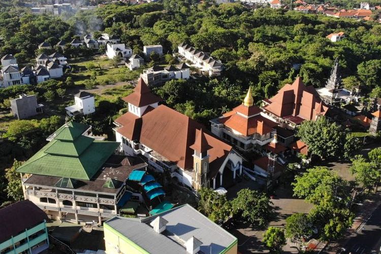 Lima tempat ibadah di Puja Mandala, Bali