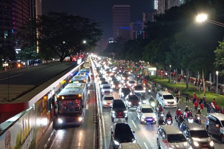 Kondisi Jalan Jenderal Sudirman arah Semanggi persis di depan GBK, Jakarta Pusat, Selasa (10/9/2024)