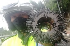 Berkilo-kilo Ranjau Jari-jari Payung Masih Hantui Pengendara di Jalan Gatot Subroto