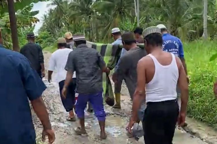 Alasan Warga Asahan Tandu Jenazah 5 Kilometer Lewati Jalan Berlumpur, Pemkab Beri Penjelasan