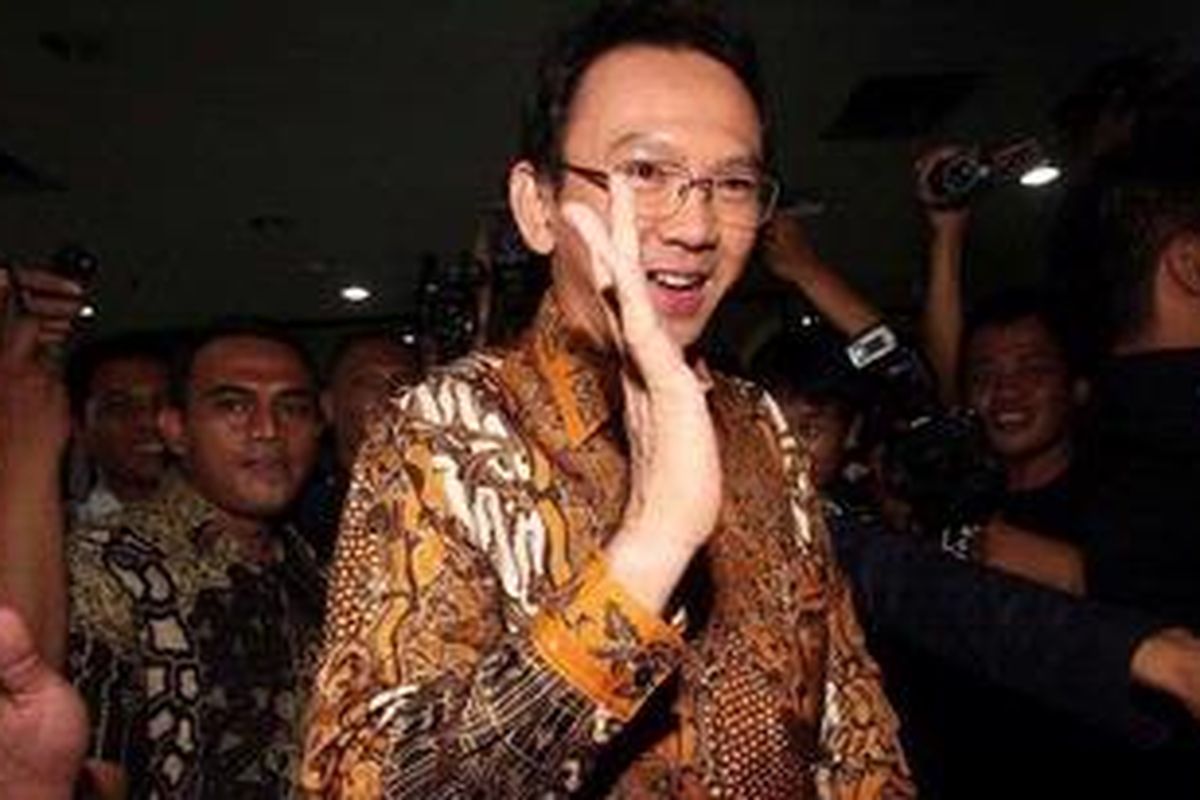 Ilustrasi : Wakil Gubernur DKI Jakarta Basuki T Purnama memasuki Gedung KPK di Jakarta, Selasa (11/12/2012). Wagub yang sering disapa Ahok tersebut diundang oleh KPK untuk menyampaikan pemaparan hasil survei integritas sektor publik.