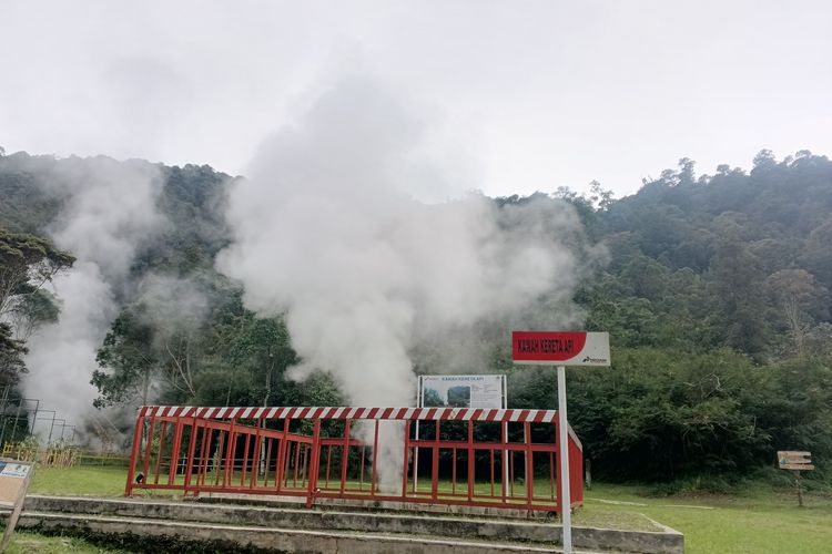 Kawah Kereta Api merupakan sumur panas bumi pertama di Indonesia, yang dibor sejak tahun 1926 dan masih aktif hingga saat ini.