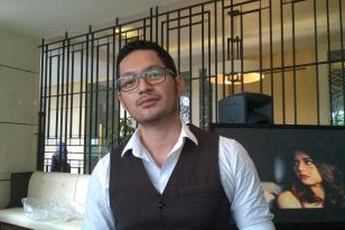 Artis peran Evan Sanders berpose usai acara jumpa pers sinetron seri baru Cinta di Langit Taj Mahal, di kawasan Epicentrum, Kuningan, Jakarta Selatan, Kamis (28/5/2015).