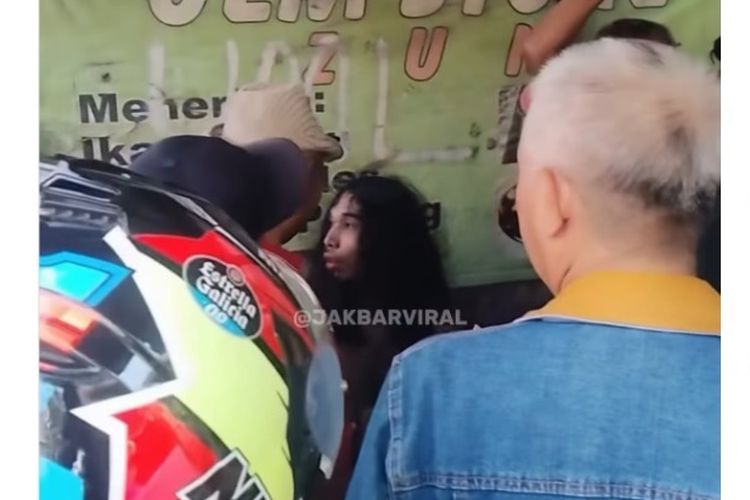 Pria Gondrong Berhari-hari Datang ke Mushala di Jakbar, Bawa Amplop Misterius untuk Sumbangan