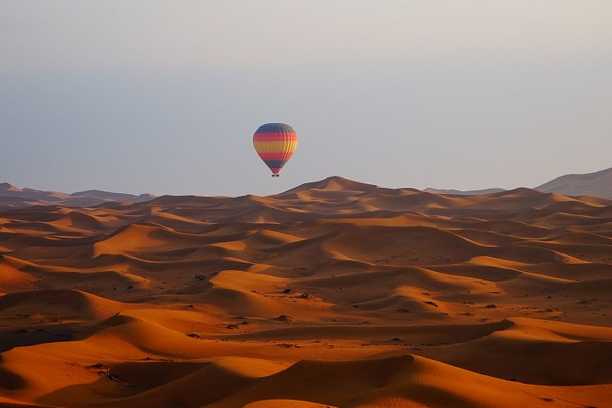 Perjalanan bulan madu dengan balon udara di Dubai.