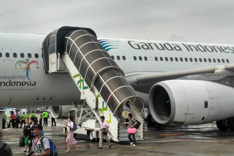 Pesawat Garuda Indonesia yang mengangkut panda dari China mendarat di Bandara Soekarno-Hatta, Kamis (28/9/2017).