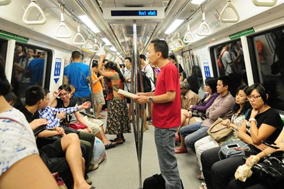 Interior MRT Singapura