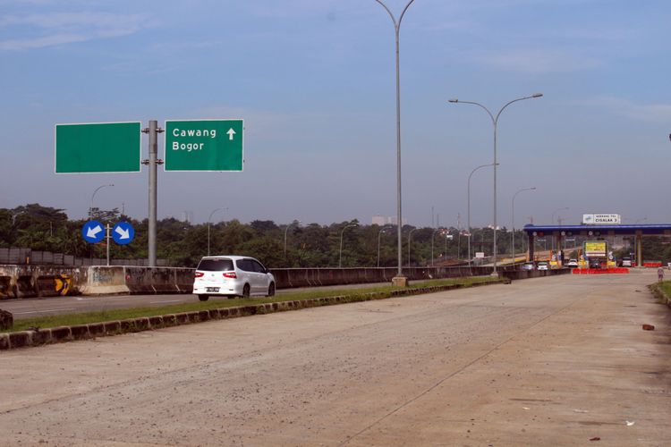 Proyek pembangunan Tol Cijago II, di Jalan Juanda, Kota Depok, Jawa Barat, Sabtu (24/02/2018). Proyek tersebut menghubungkan Tol Jagorawi menuju Cinere. Tol Cijago sudah beroperasi dari Tol Jagorawi sampai Simpang Juanda Depok, dan dilanjutkan pemangunannya dari Simpang Juanda hingga Jalan Margonda Raya Depok.