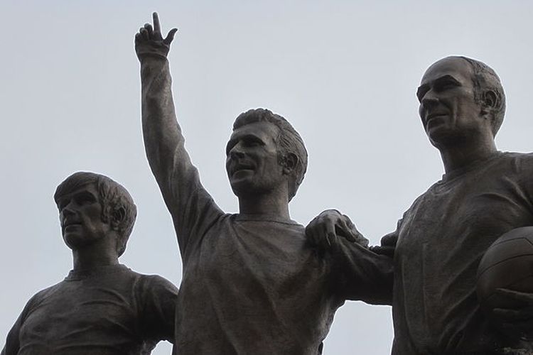 Patung Denis Law, Bobby Charlton dan George Best 