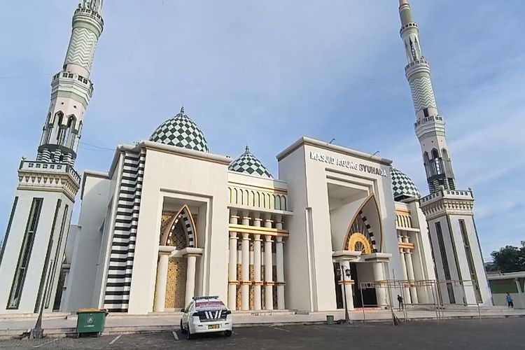 493 calon jemaah haji asal Kabupaten Polewali Mandar, Sulawesi Barat, mengikuti bimbingan manasik haji yang digelar Kementerian Agama (Kemenag) setempat di Masjid Agung Syuhada Pekkabata, Jumat (11/4/2025).