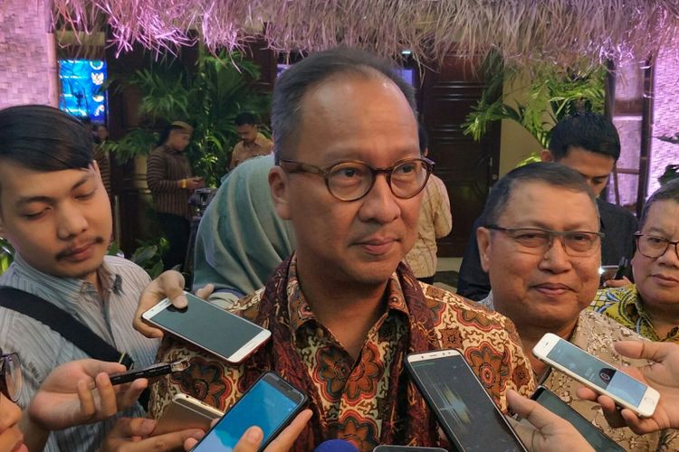 Menteri Sosial Agus Gumiwang Kartasasmita di Kantor Kementerian Keuangan, Jakarta, Selasa (11/12/2018)