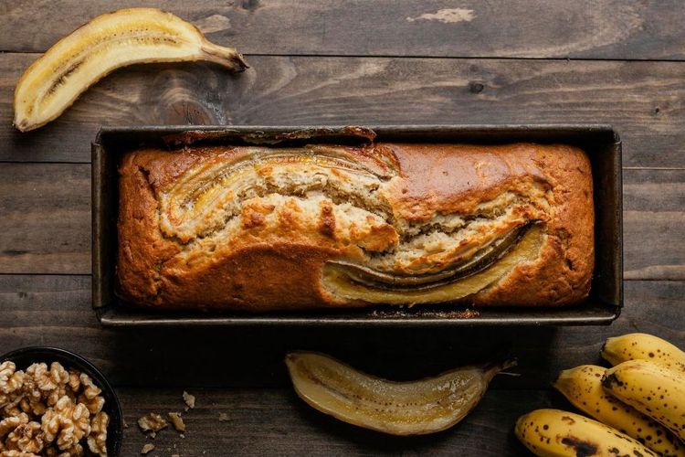 Ilustrasi bolu pisang ambon, sajian empuk dan lembut yang bisa dibuat dengan resep satu telur saja.