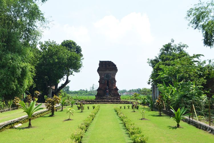 Candi Bangkal peninggalan Kerajaan Majapahit di Mojokerto, Jawa Timur.