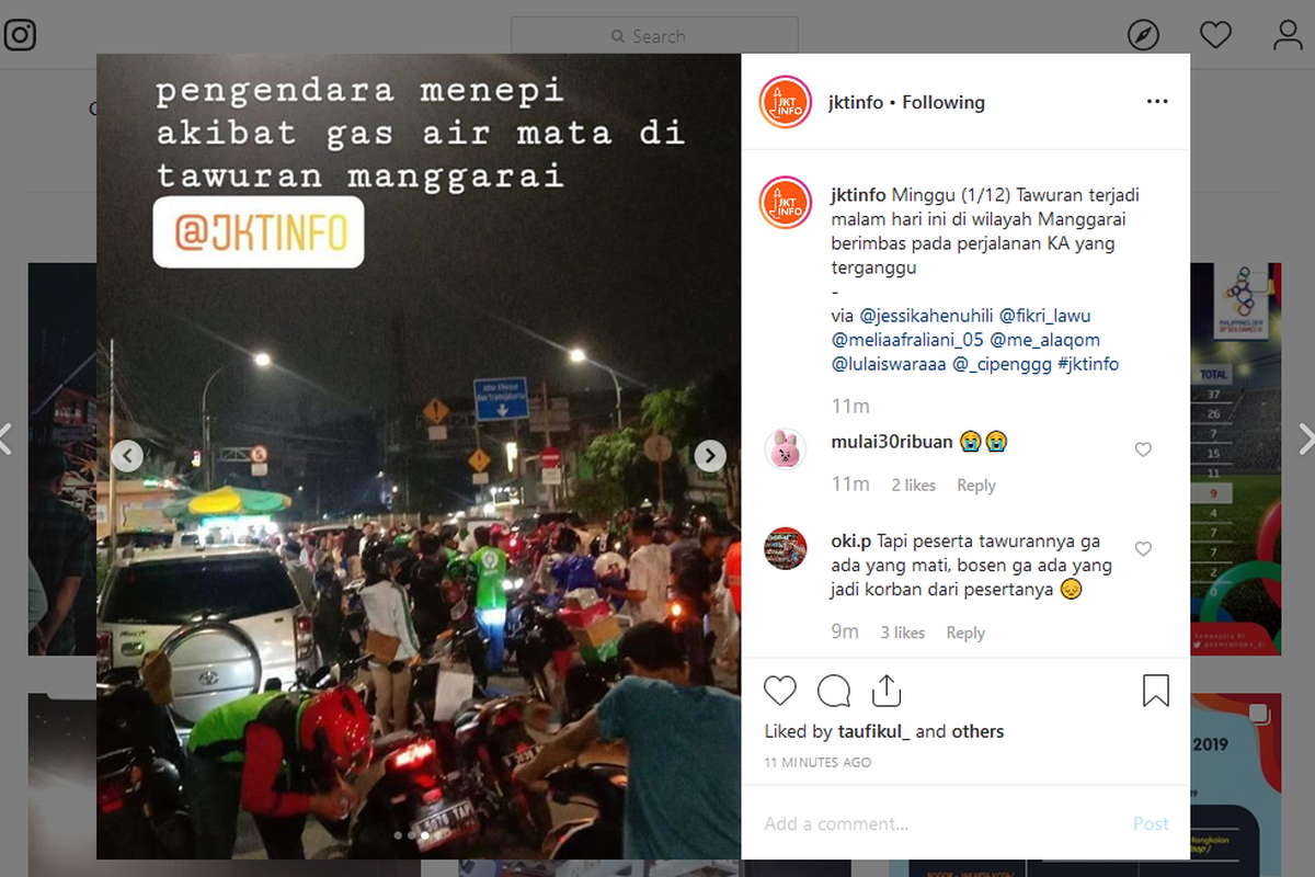 Tawuran di Manggarai kembali pecah pada Minggu (1/12/2019) malam. Polisi membubarkan massa dengan menembakkan gas air mata.