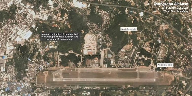 Citra satelit pangkalan udara militer di Zhangzhou China. [Planet Labs Via Daily Mail]