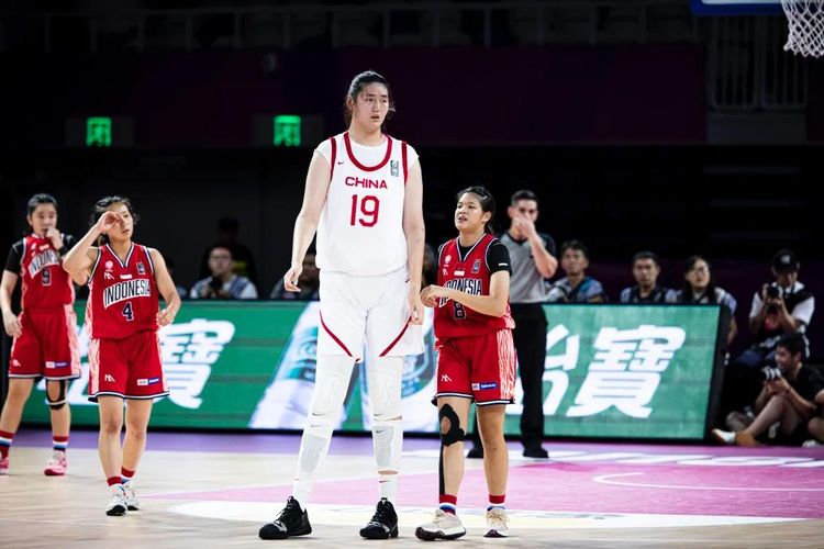 Pebasket China Zhang Ziyu soal Tinggi Badan 220 Cm: Saya Anggap Anugerah...