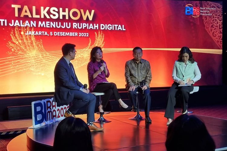 (kedua dari kiri) Kepala Departemen Kebijakan Sistem Pembayaran Bank Indonesia (BI) Filianingsih Hendarta saat acara BIRAMA 2022, Senin (5/12/2022). BI akan menerbitkan rupiah digital.