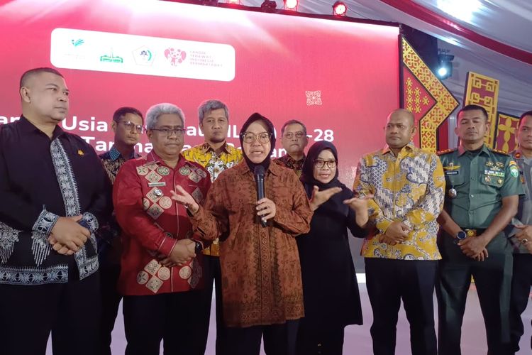 Menteri Sosial Tri Rismaharini saat menghadiri puncak perayaan Hari Lansia Nasional 2024 di Aceh Utara, Rabu (29/5/2024)