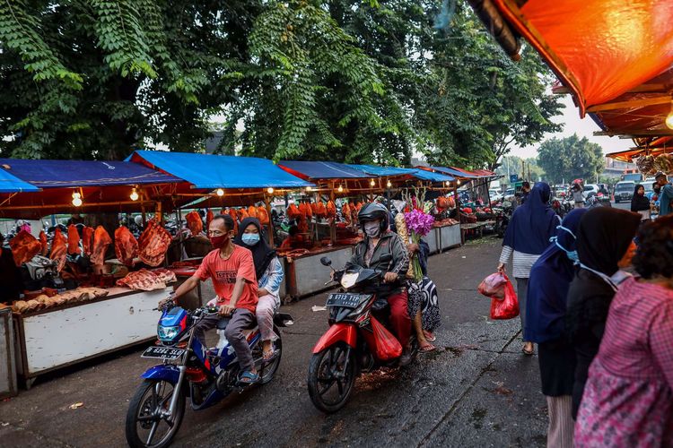Preman Berkedok Ormas Diduga Raup Ratusan Juta Tiap Bulan dari PKL Pasar Kramat Jati