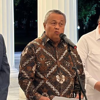 Gubernur BI Perry Warjiyo dalam jumpa pers di Istana, Jakarta, Selasa (5/5/2026) malam.