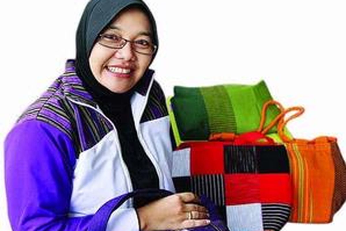 Lawe memang tak main-main dengan kualitas. Konsekuensinya, tidak bisa bersaing dengan kerajinan asal-asalan berharga miring.