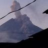 Waspada Semeru Keluarkan Awan Panas dan Jarak Luncur Tak Diketahui 