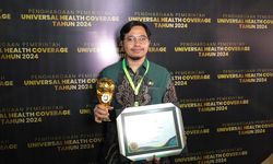 98,8 Persen Penduduk HST Terdaftar JKN-KIS, Bupati Aulia Raih UHC Awards 