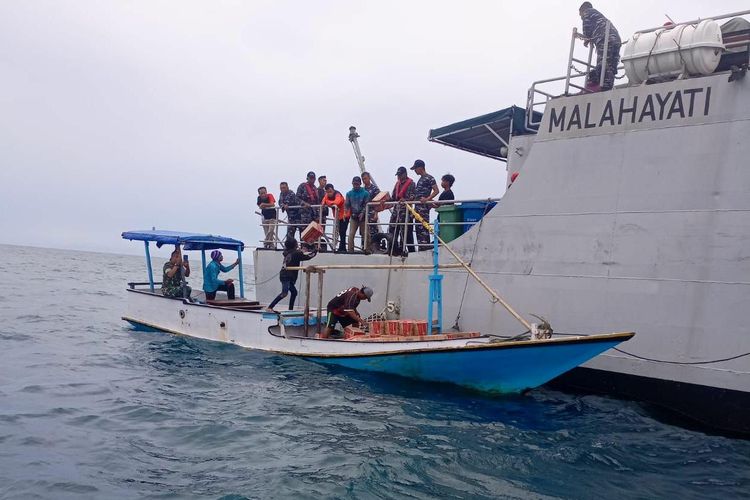 Bantuan logistik untuk warga Kepulauan Masalembu, Kabupaten Sumenep, Jawa Timur, akhirnya tiba pada Kamis (2/3/2023).