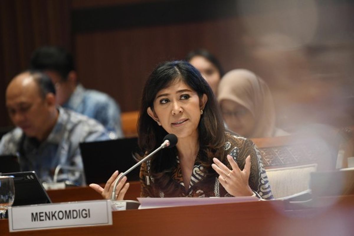 Menteri Komunikasi dan Digital (Menkominfo) Meutya Hafid buka suara soal wacana pembatasan layanan dasar Over-The-Top (OTT), yakni layanan telepon dan panggilan video WhatsApp di Indonesia pada Jumat (18/7/2025)
