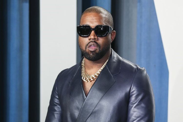 Rapper dan pebisnis Kanye West menghadiri  2020 Vanity Fair Oscar Party di The Wallis Annenberg Center for the Performing Arts di Beverly Hills, California, pada 9 Februari 2020.
