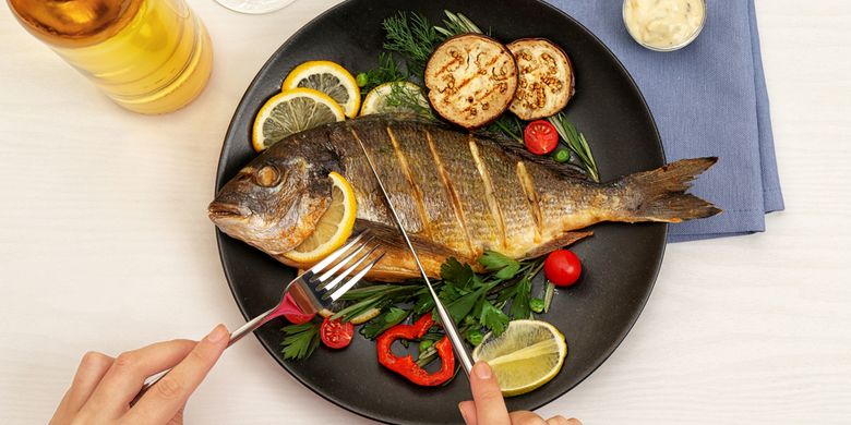 10 Manfaat Makan Ikan yang Menyehatkan bagi Tubuh Halaman all - Kompas.com