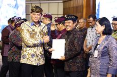 Menteri ATR/Kepala BPN Serahkan 356 Sertifikat Tanah Elektronik untuk Pemda dan Warga Bali