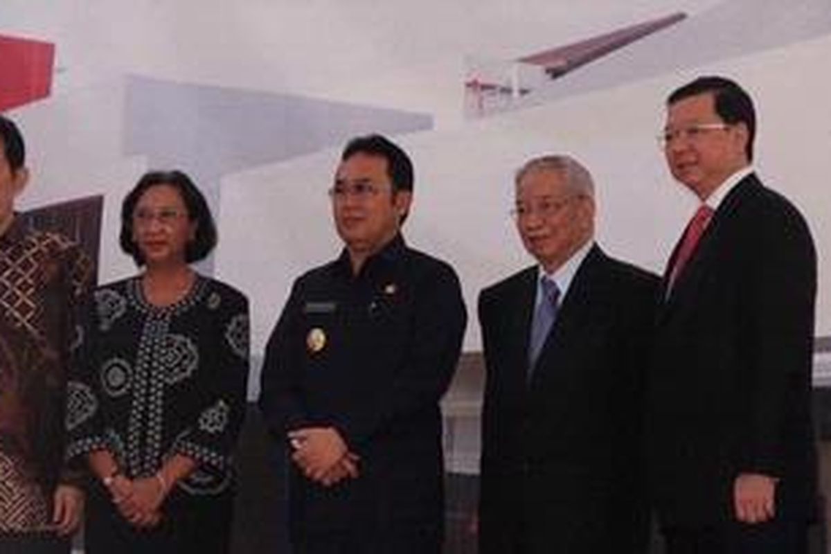 Dexa Medica melakukan renovasi pabriknya untuk meningkatkan kapasitas produksi hingga 40 persen.