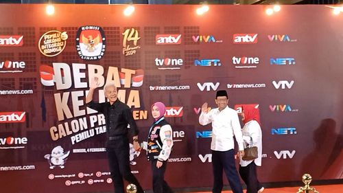 Hadiri Debat Kelima Pilpres, Ganjar dan Mahfud Pakai Kemeja Hitam dan Putih