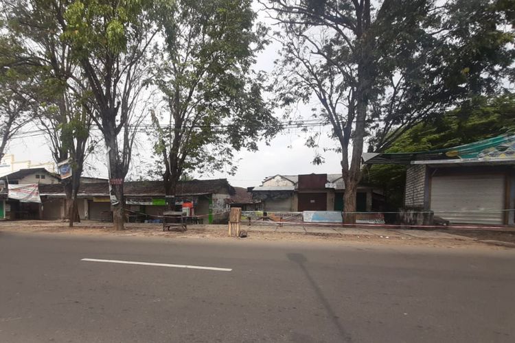 Aktivitas di Pasar Benjeng ditutup sementara, menyusul adanya sepuluh pedagang yang diketahui memiliki hasil reaktif saat dilakukan rapid test.
