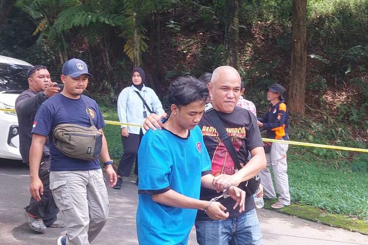 Polisi melakukan olah TKP kasus mayat perempuan yang terbungkus selimut dengan menghadirkan para pelaku di lokasi korban dibunuh yakni di Kecamatan Babakan Madang, Kabupaten Bogor, Jawa Barat, Jumat (1/3/2024).