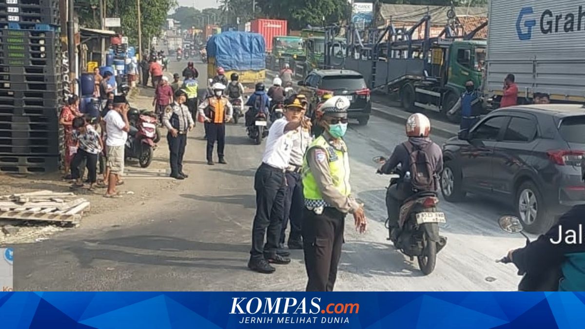 Evakuasi Truk Terguling di Cakung Selesai, Lalu Lintas Jalan Raya Bekasi Kembali Normal