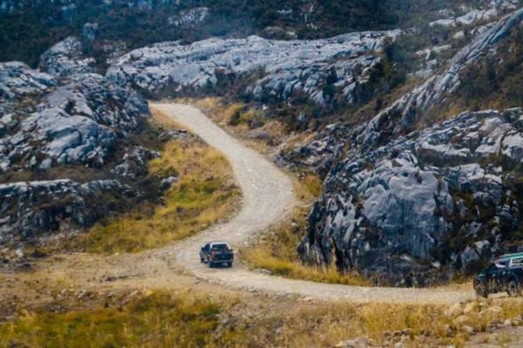 Jalan Trans Papua Ruas Habema-Mbua.