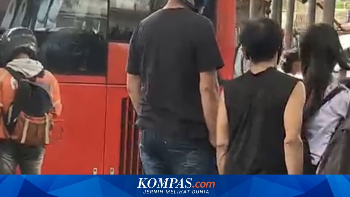 Pejalan Kaki Tewas Terlindas Bus Transjakarta di Pondok Labu ~AA

Baca di sini: