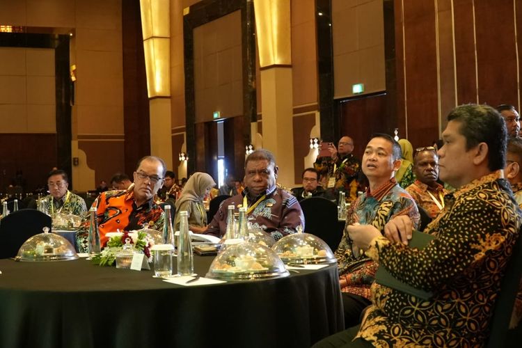 Penjabat (Pj) Gubernur Papua Barat Ali Baham Temongmere menghadiri Forum Desentralisasi Asimetris Indonesia (Fordasi) Tahun 2024, Selasa (27/8/2024).