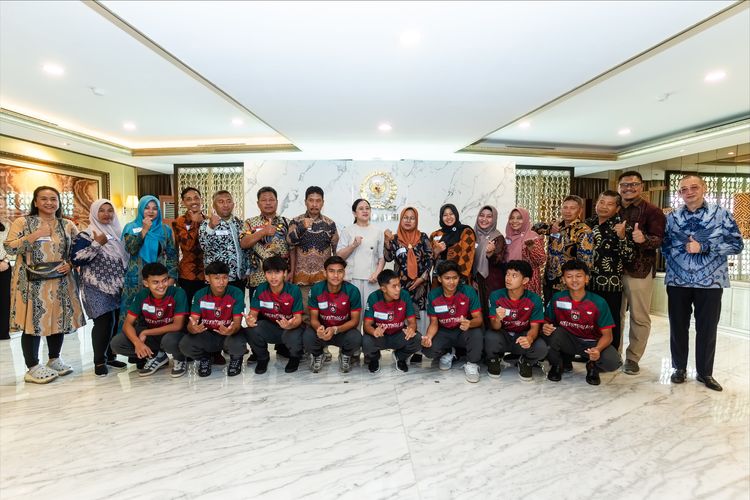 Anak Penjual Kerupuk hingga Anak Guru, Raih Beasiswa Sepak Bola ke Portugal