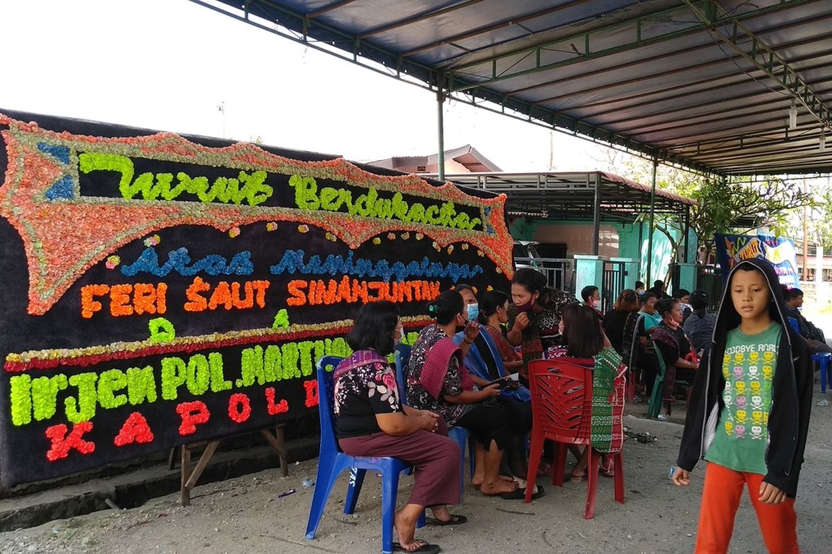 Suasana di rumah duka keluarga Feri Simanjuntak korban penembakan di sebuah kafe di kawasan Cengkareng pada Kamis (25/2/2021) pagi.