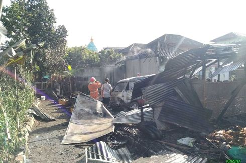 Mobil dan Gudang Terbakar, Api Diduga Berasal dari Sampah yang Dibakar Pemilik