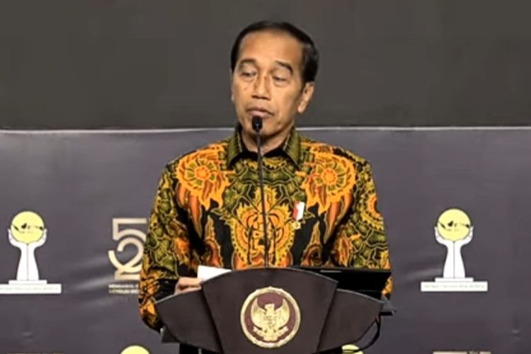 Presiden Joko Widodo dalam acara peringatan HUT Himpunan Pengusaha Muda Indonesia (HIPMI) ke-52 yang digelar di kawasan Senayan, Jakarta, Senin (10/6/2024).