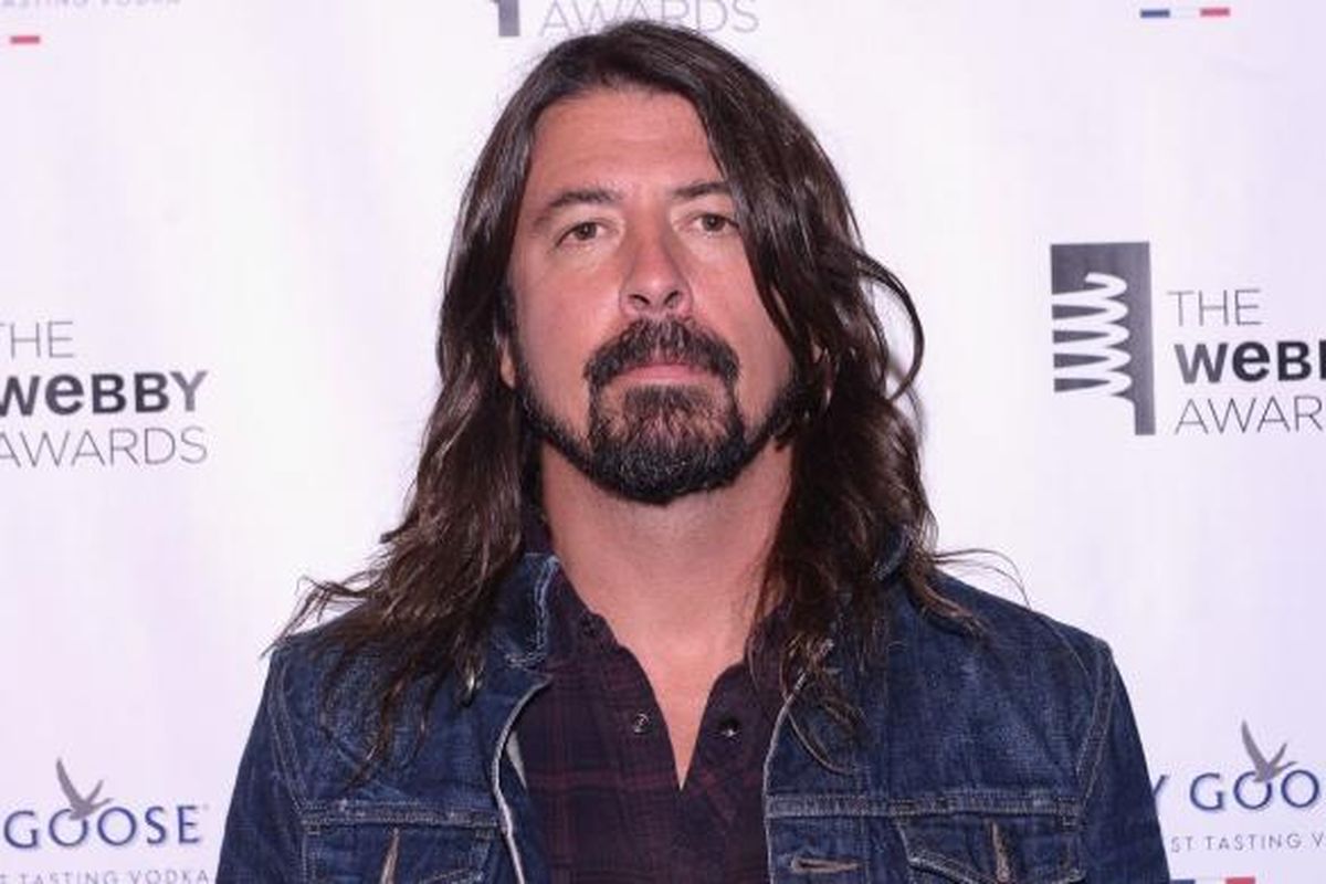 Dave Grohl hadir dalam The Webby Awards 2015 atau ke-19 di New York City, AS, pada 18 Mei 2015 waktu setempat. 