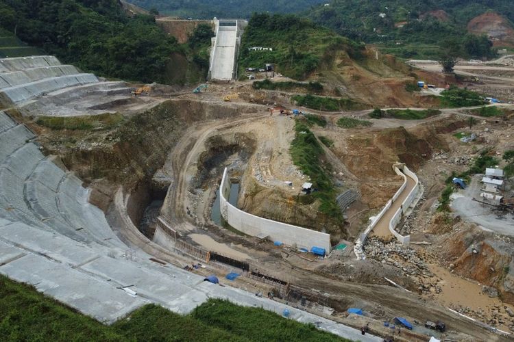 Konstruksi Bendungan Jlantah di Kabupaten Karanganyar, Jawa Tengah.