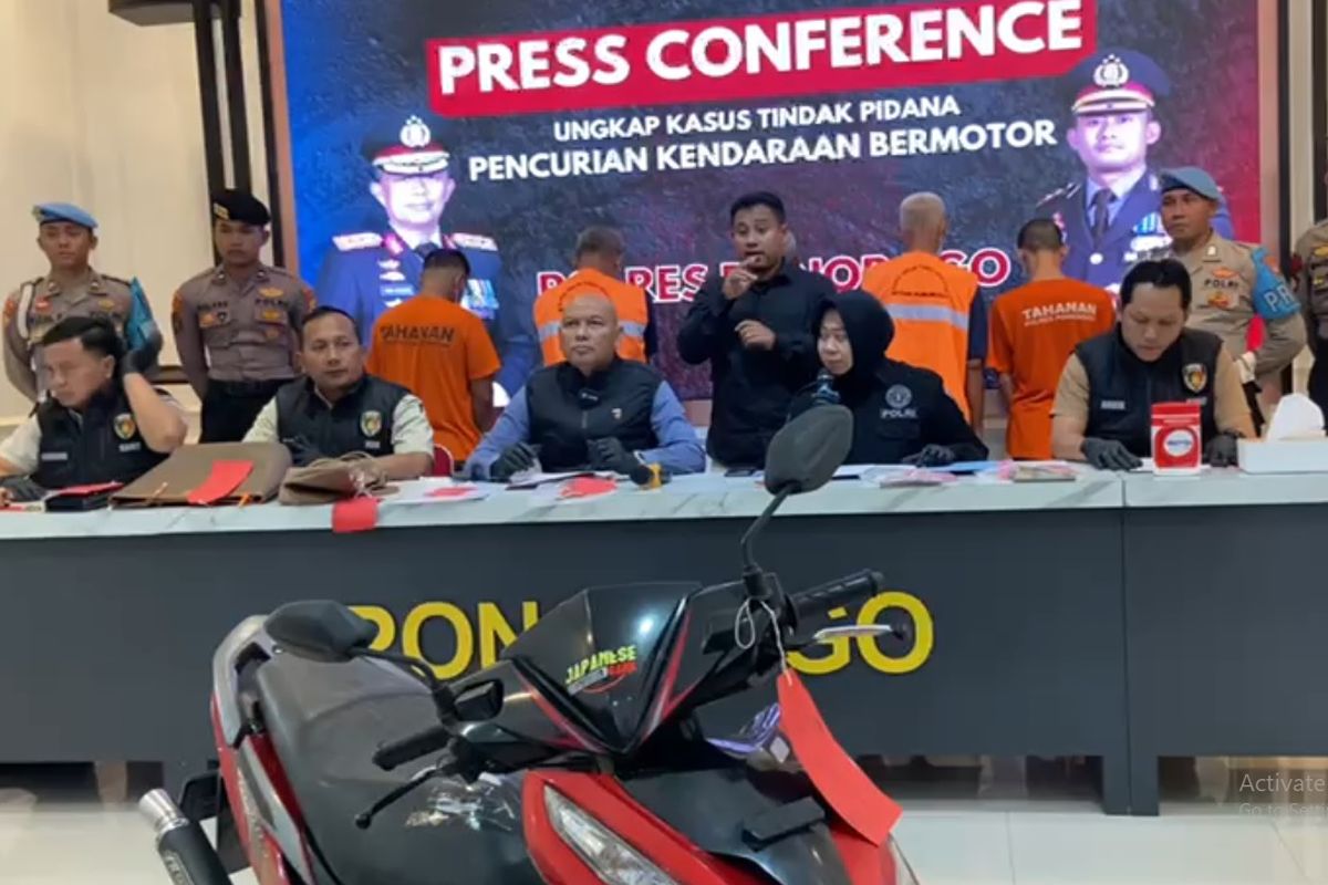 Satreskrim Polres Ponorogo, mengamankan 4 lansia pelaku judi online. Keempat pelaku diamankan saat nekat melakukan judi online di sebuah warung di lokasi yang berbeda.